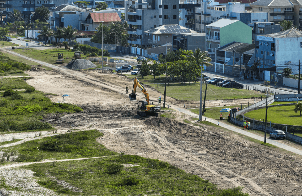 Obras na orla de Pontal do Paraná